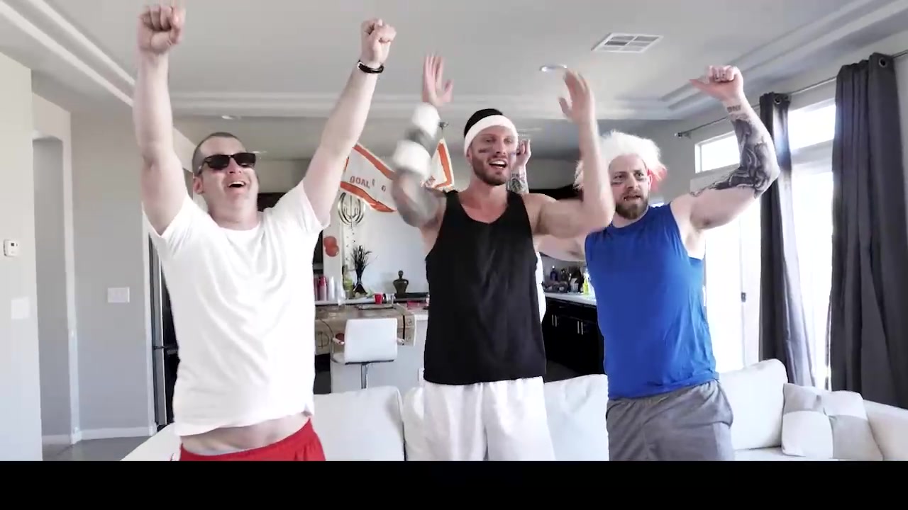 麦尔夫-米尔夫在篮球比赛中和丈夫的朋友做爱