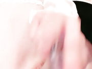 少女自慰玩弄小粉穴高潮呻吟