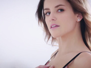 丰满的职场女性为老板提供服务肛交获得最大的释放