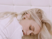 『中文字幕』白发娇小白人女孩体验黑吊且惊且喜