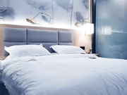 全国探花约包臀裙性感妹子口交舔弄上位骑坐