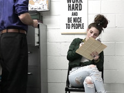 『中文字幕』年轻少女被小偷调戏抽插骑乘