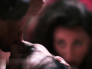 两个饥渴荡妇共享一只大鸡巴到高潮